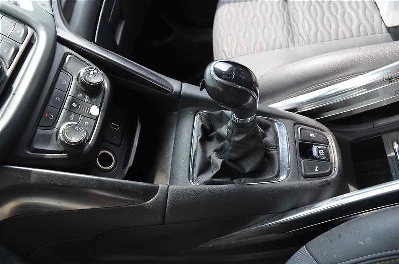 Opel Zafira (2012) TOURER 2,0 D - fotka 17 z 24