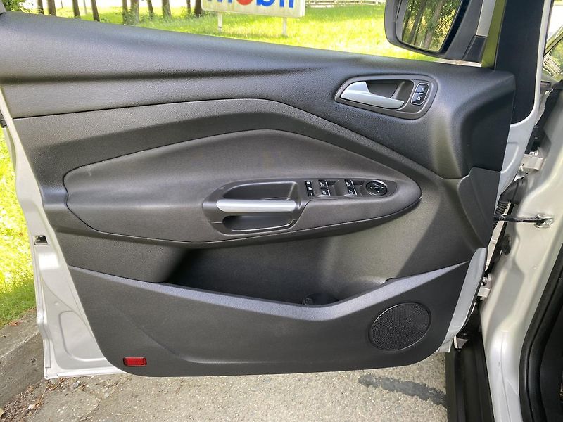 Ford Grand C-MAX (2016) 1.5 TDCi Plus-7 míst - fotka 13 z 26