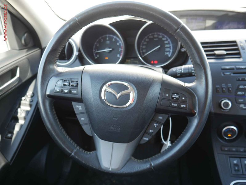 Mazda 3 (2012) 1.6 16V, AC, park.asist - fotka 13 z 22