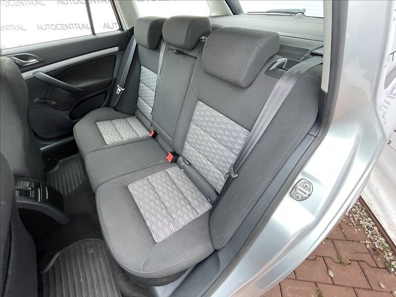 Škoda Octavia 1,4 Tsi Family 90kw , Navi , s - fotka 22 z 22