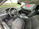 Škoda Superb 2,0 TDi DSG  NAVI BIXEN ACC AL - náhled 15