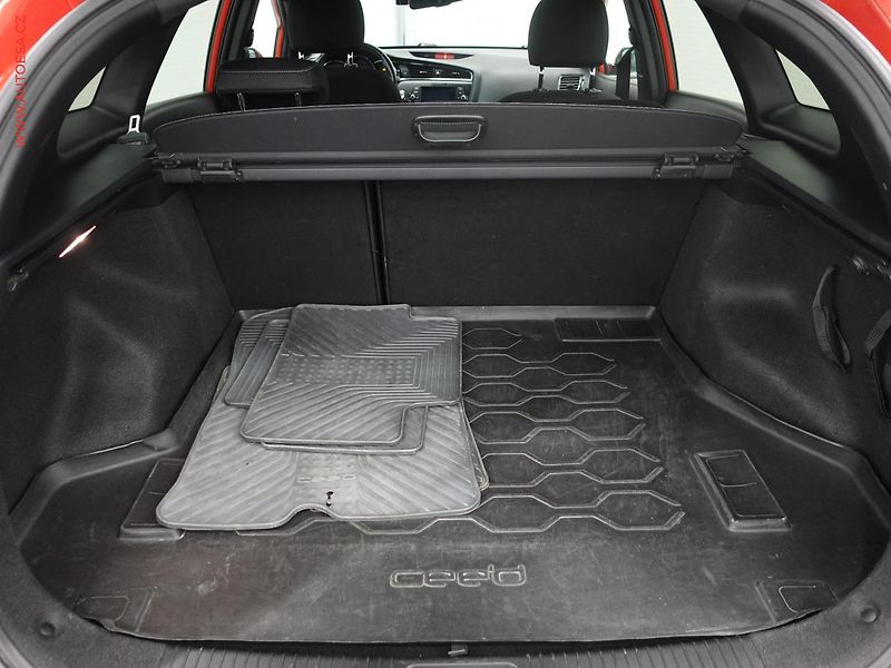 Kia Ceed (2016) 1.6 CRDi, 1.maj,ČR, servis - fotka 7 z 22