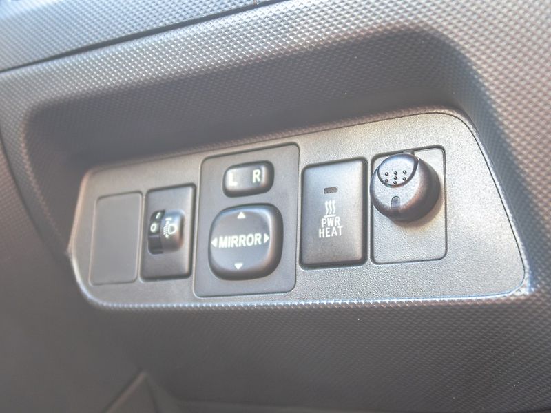 Toyota Auris (2007) ČR 1.4D 66KW – 2x KOLA - fotka 24 z 41