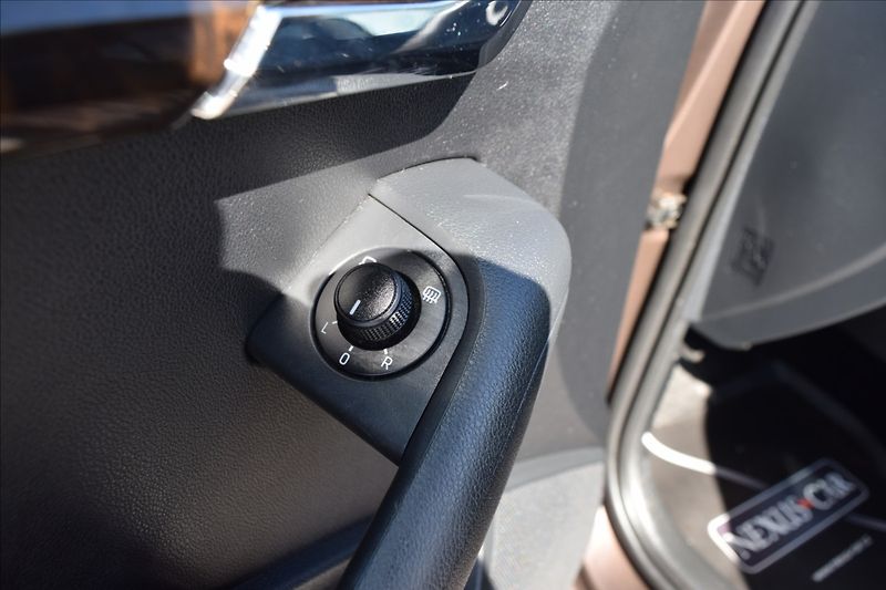 Škoda Octavia 2,0 TDI 110KW DSG TAŽNÉ NAVI - fotka 28 z 47