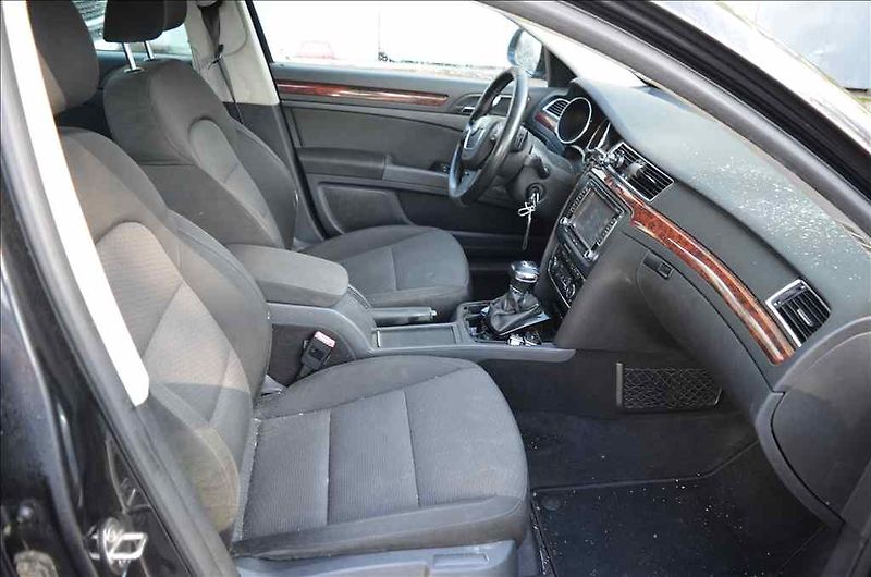 Škoda Superb (2011) 2,0 TDI - fotka 31 z 35