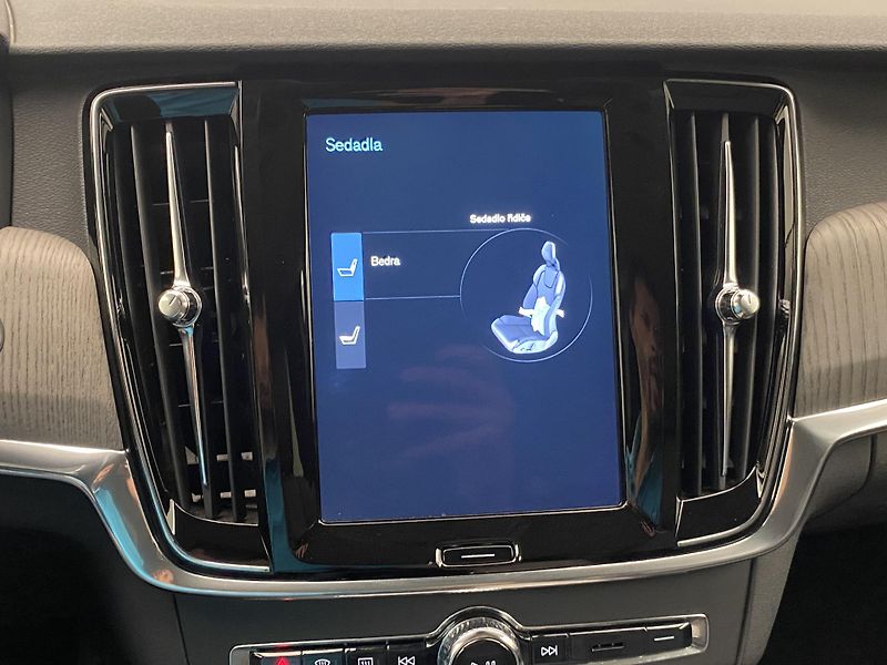 Volvo V90 CC B4 AWD MOMENTUM REZERVACE - fotka 46 z 53
