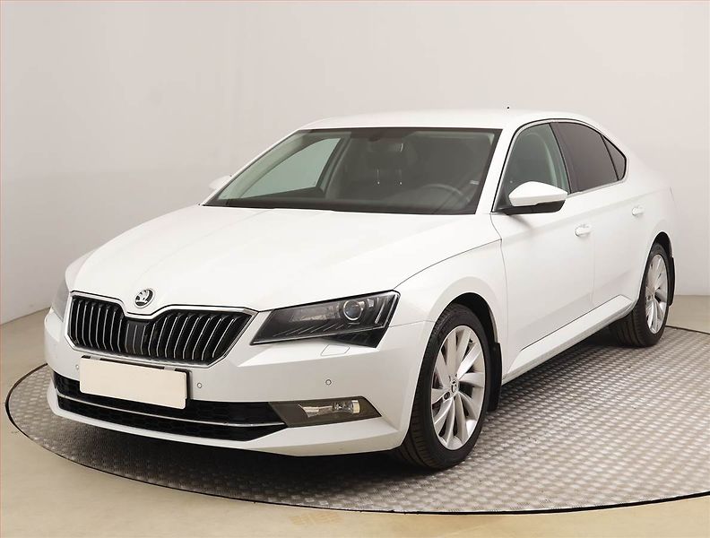 Škoda Superb (2015) Style 1.8 TSI, Bi-Xenony - fotka 2 z 21