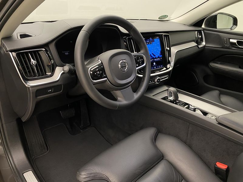 Volvo S60 B5 AWD DARK ULTIMATE REZERVACE - fotka 19 z 58