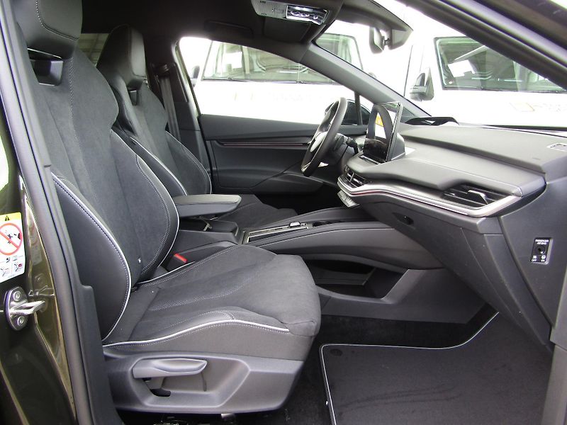 Škoda Enyaq (2026) Sportline 85x 82 kWh 210 kW 1° - fotka 17 z 29