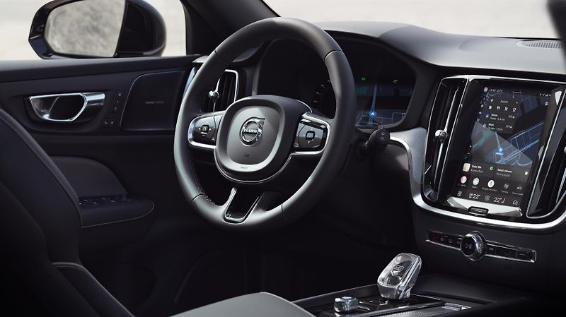 Volvo V60 (2026) B4 PLUS DARK AUT - fotka 6 z 17