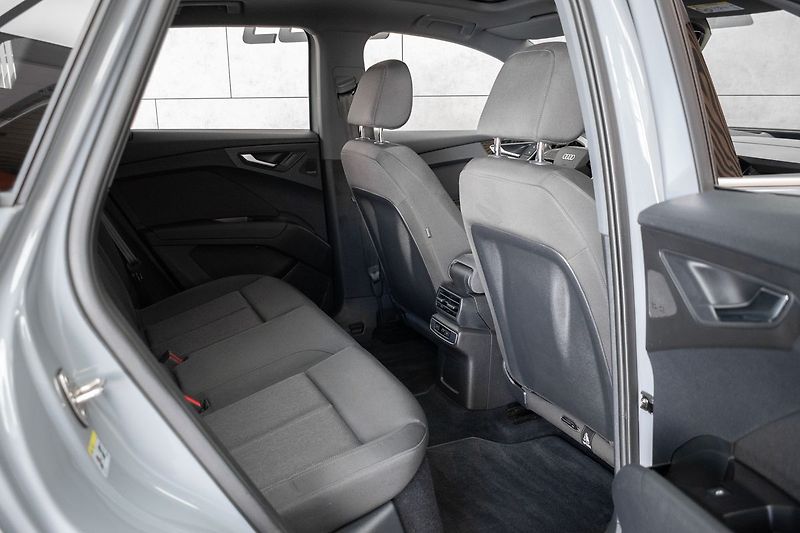 Audi Q4 e-tron 45*82kWH*QUATTRO*SoH92%*ČR 1.M - fotka 12 z 46