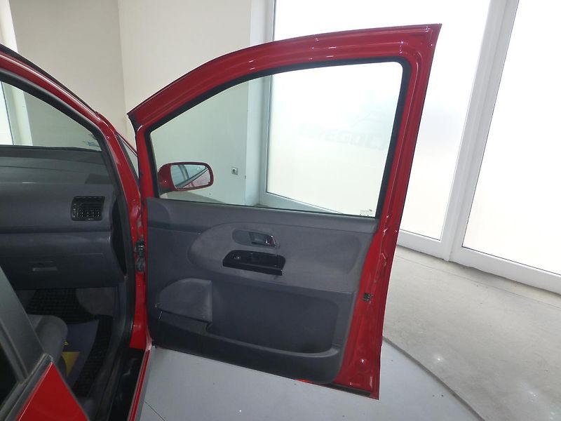 Seat Alhambra (2004) 1,9TDI**VYHŘ.S*ALU*TAŽNÉ*7MÍS - fotka 16 z 23
