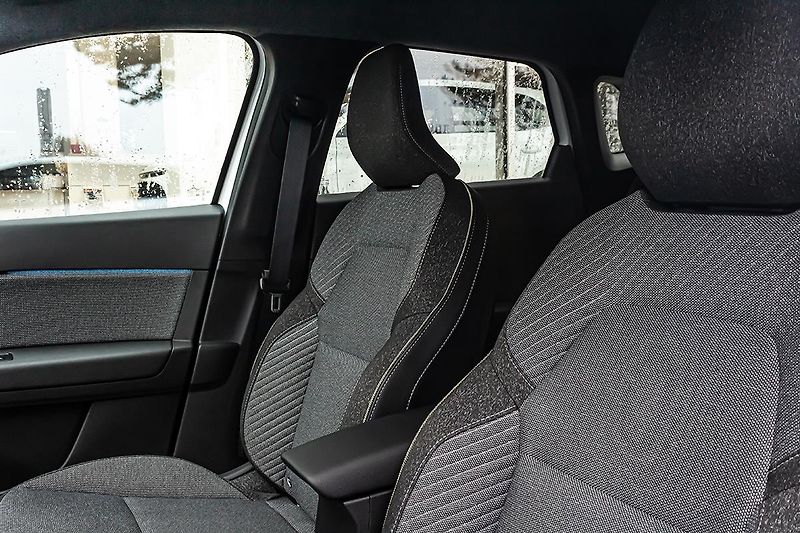 Mitsubishi Grandis (2026) 1,3 DI-T DCT  Intense+ - fotka 12 z 24