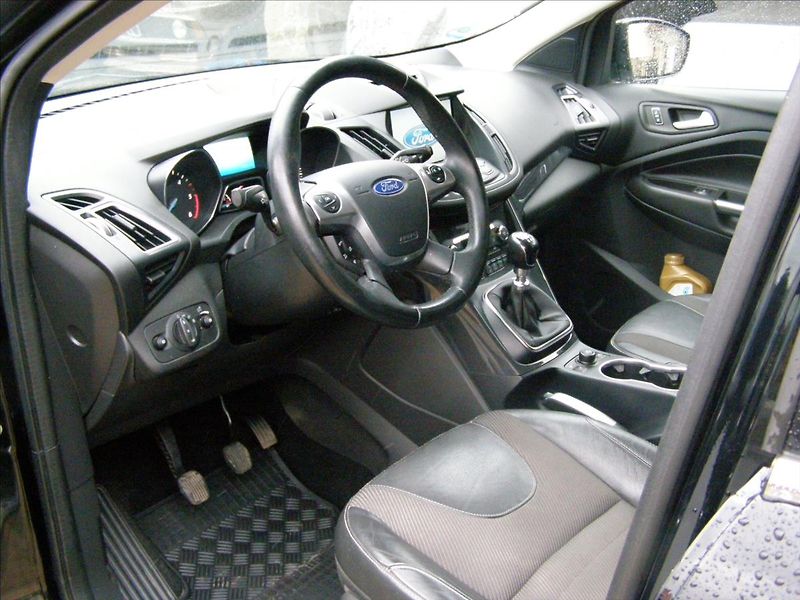 Ford Kuga 2,0   TDCI 2 majitel - fotka 15 z 30