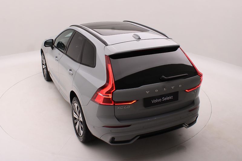 Volvo XC60 T6 AWD PLUG-IN PLUS DARK - fotka 17 z 54