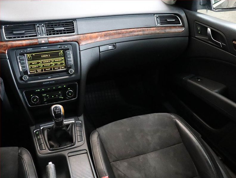 Škoda Superb (2010) 2.0 TDI, Xenony, Tempomat - fotka 8 z 23