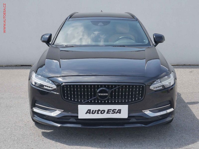 Volvo V90 (2018) 2.0 D, Momentum - fotka 2 z 3