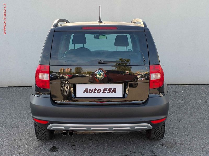 Škoda Yeti (2012) 2.0TDi 4x4, Ambition, park - fotka 5 z 15
