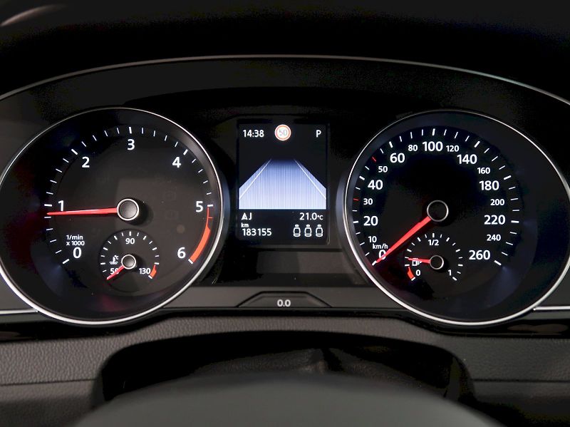 Volkswagen Passat (2022) BUSINESS PREMIUM 2.0TDI 110KW - fotka 18 z 38