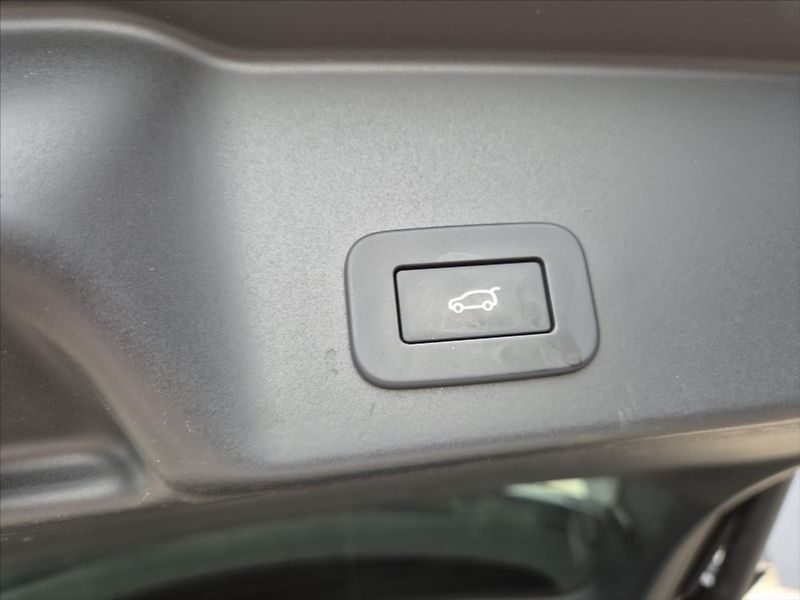 Land Rover Range Rover Evoque 2,0 D200 SE - fotka 13 z 18