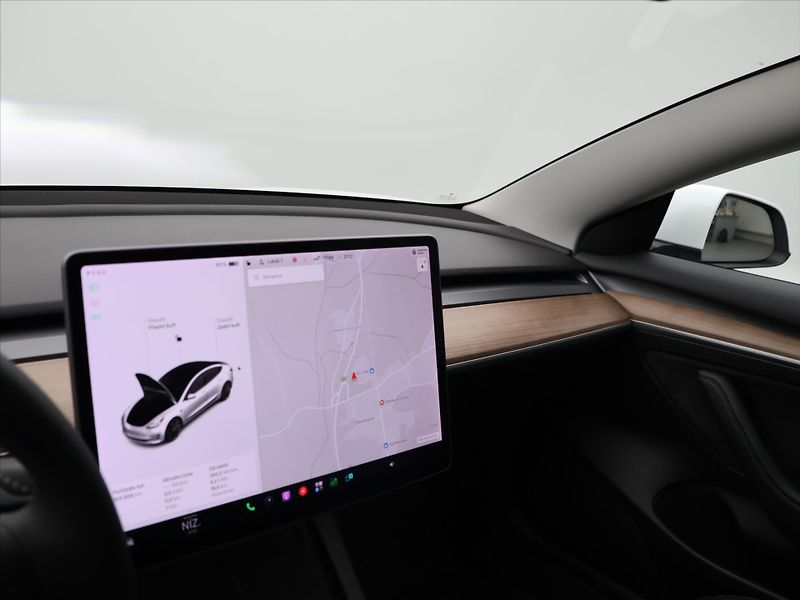 Tesla Model 3 LR 4WD Performance SOH 99% - fotka 19 z 28