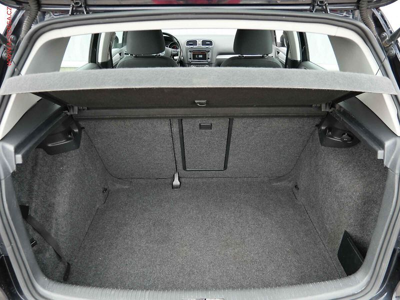 Volkswagen Golf (2010) 1.6TDi, Highline, DSG - fotka 7 z 18