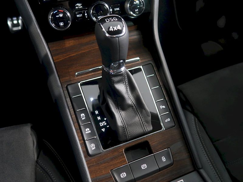 Škoda Superb (2021) SCOUT 2.0TDI 147KW DSG 4x4 - fotka 31 z 39