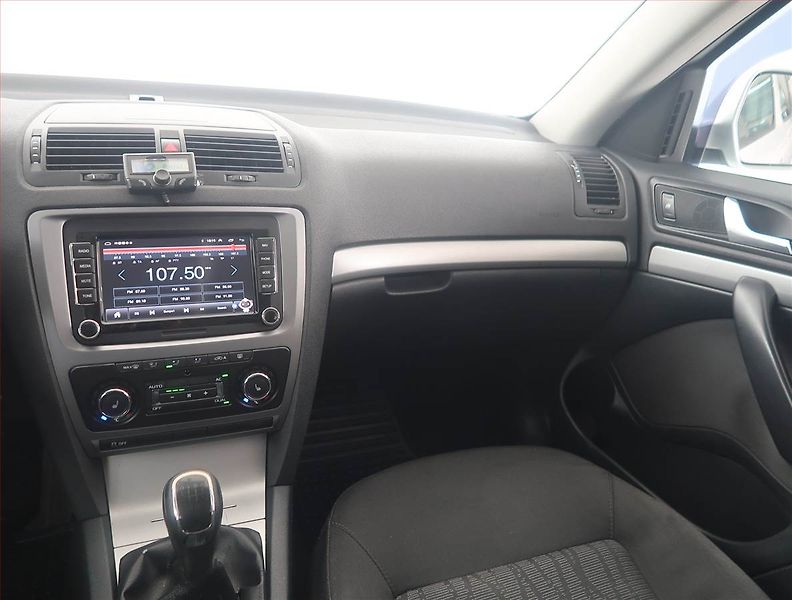 Škoda Octavia (2011) 1.6 TDI, Tažné, jezdí výborně - fotka 8 z 14