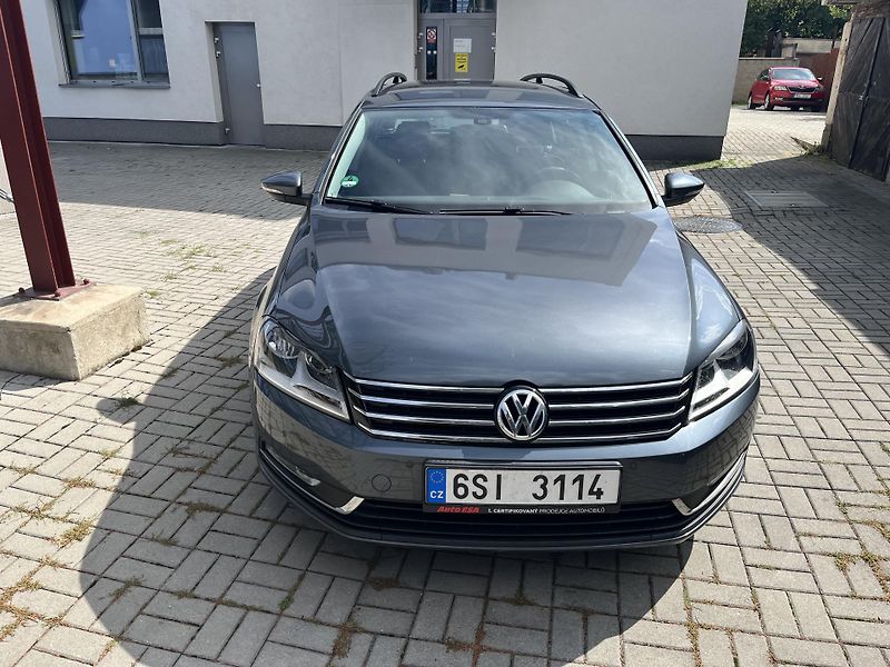 Volkswagen Passat (2010) - fotka 3 z 19