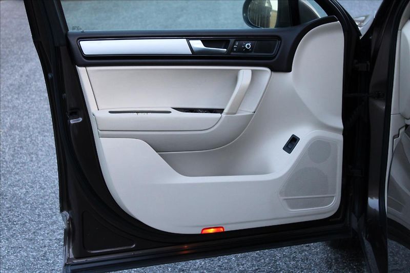 Volkswagen Touareg 3.0 TDI V6/PANOR/TAŽNÉ/NEZ.TOP - fotka 13 z 39