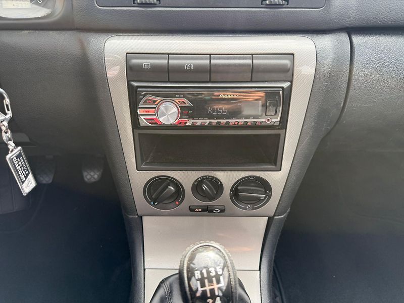 Škoda Octavia (2010) 1,9 TDI TOUR xenon - fotka 11 z 14