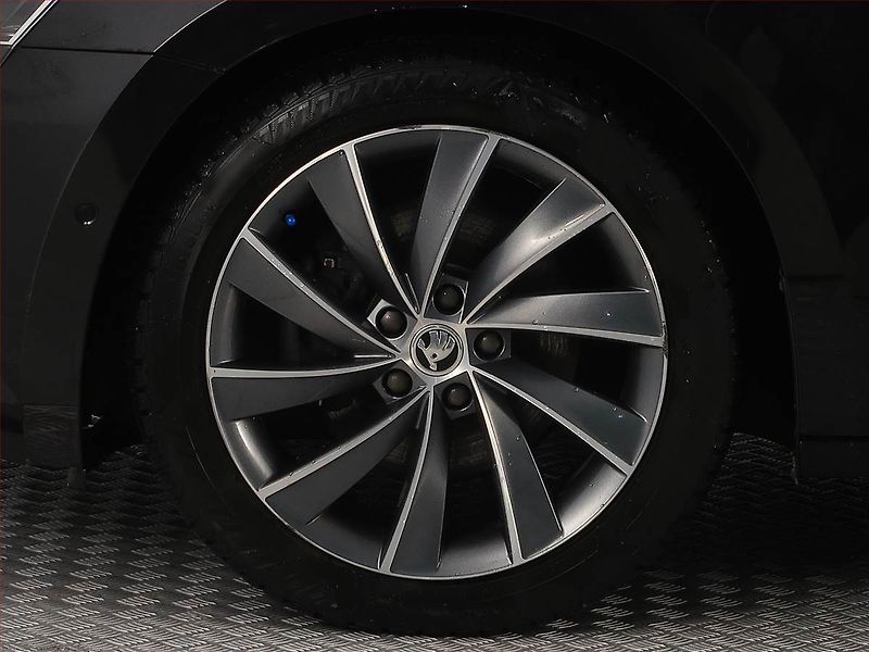 Škoda Superb (2019) Laurin&Klement 2.0 TDI, 4X4 - fotka 15 z 19
