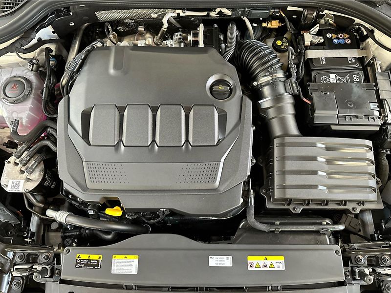 Volkswagen Passat Elegance 2,0 TDI 110 kW - fotka 19 z 25