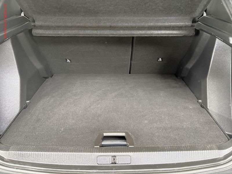 Peugeot 2008 (2022) 1.5 HDi, Allure, AT, LED - fotka 7 z 17