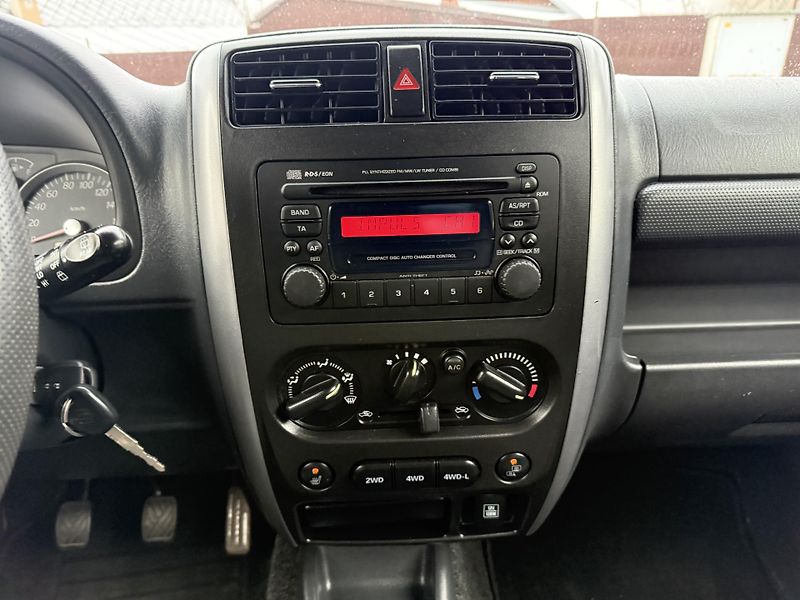 Suzuki Jimny 1,3i 4x4 Tažné Klimatizace - fotka 15 z 21
