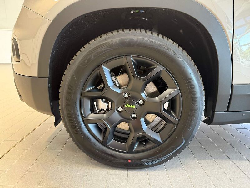 Jeep Avenger (2025) 4xe Upland 1.2 Turbo e-Hybrid - fotka 22 z 22
