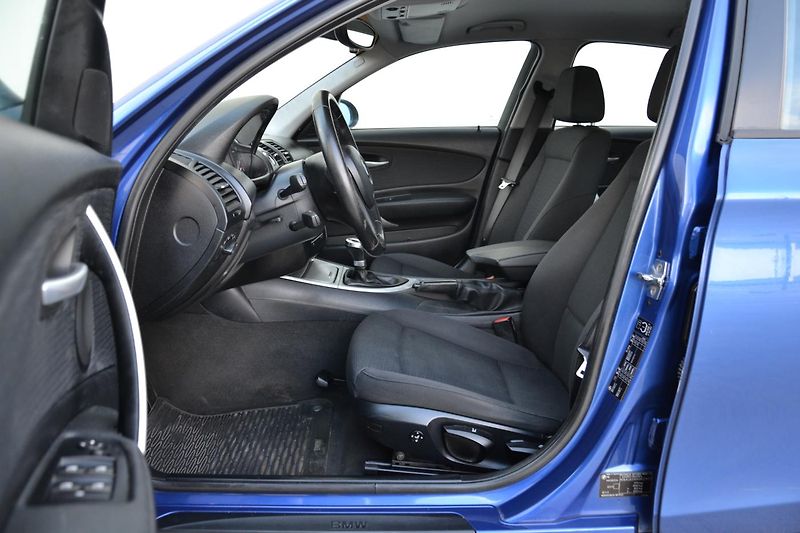 BMW Řada 1 118i / 105 kW / MANUÁL - fotka 13 z 38