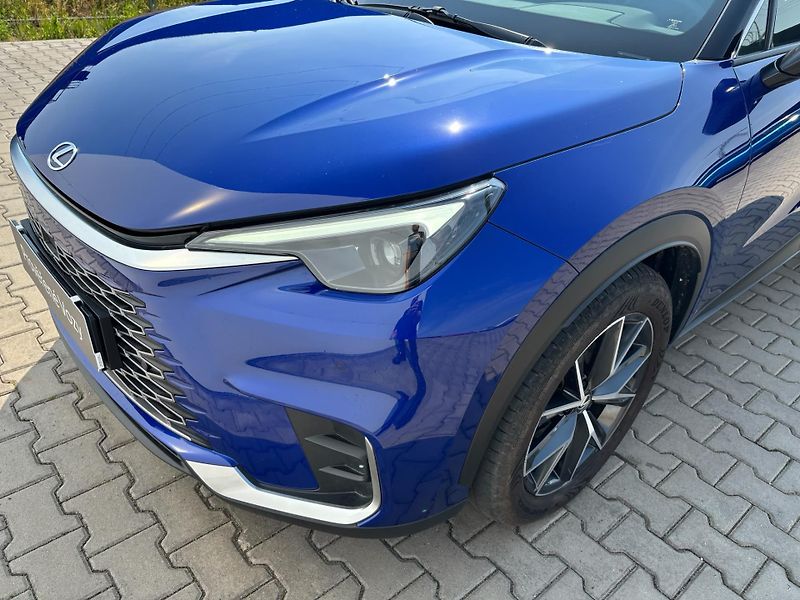 Lexus LBX 1.5 HSD e-CVT Emotion Tech - fotka 25 z 27