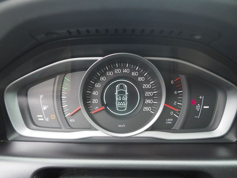 Volvo XC60 (2016) D3 100 kW, Momentum, AWD - fotka 26 z 38