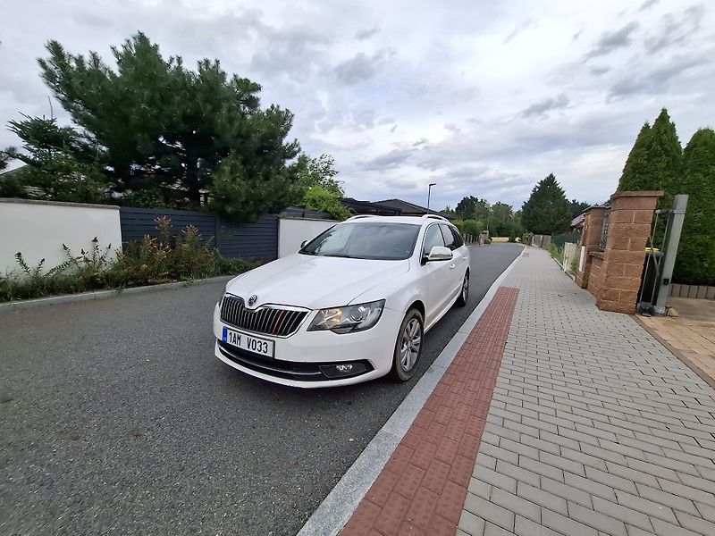 Škoda Superb (2013) 2.0 TDI, 10kW,xenon,facelift - fotka 7 z 15