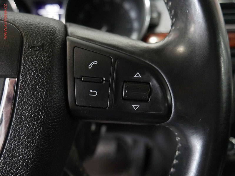 Škoda Superb (2012) 2.0 TDi, Elegance, DSG, kůže - fotka 17 z 22