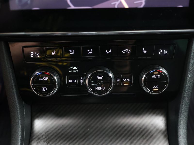 Škoda Superb 2.0 TDI 140kW SportLine DSG CZ - fotka 22 z 32