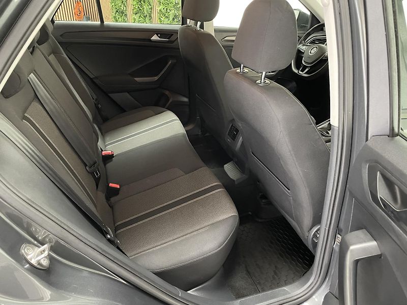Volkswagen T-Roc 1.5 TSi ČR 6M ACC TZ  - fotka 14 z 28
