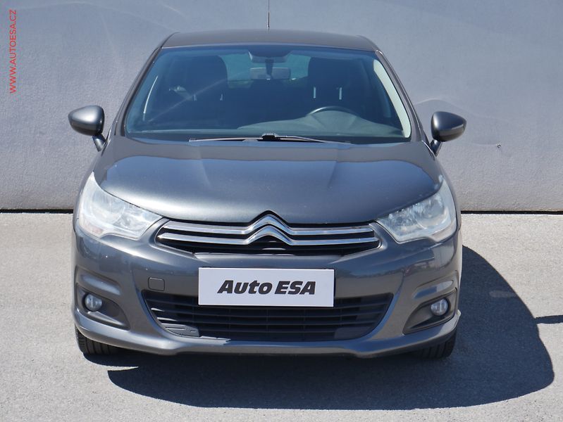 Citroën C4 (2011) 1.4i, ČR, AC, park.asist - fotka 2 z 18