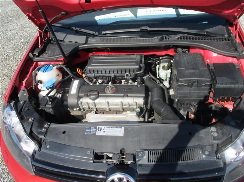 Volkswagen Golf 1,4 i 16v, aut.klima,servis, - fotka 25 z 29