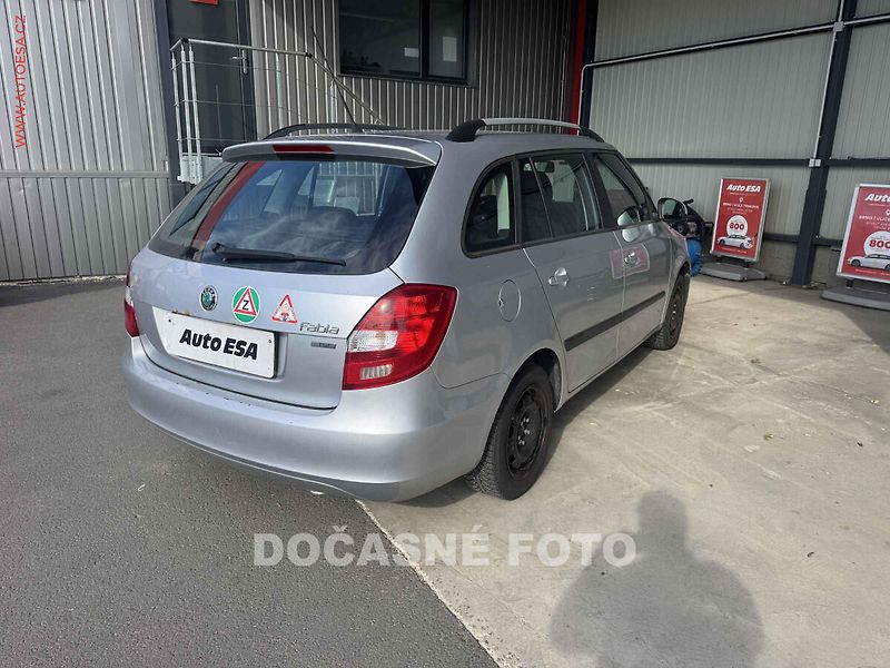 Škoda Fabia (2011) 1.2 TSI, AC, temp, STK9/28 - fotka 2 z 3