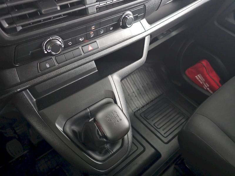 Toyota ProAce Verso (2025) 2.0D 106kW COMBI 8S - fotka 25 z 32