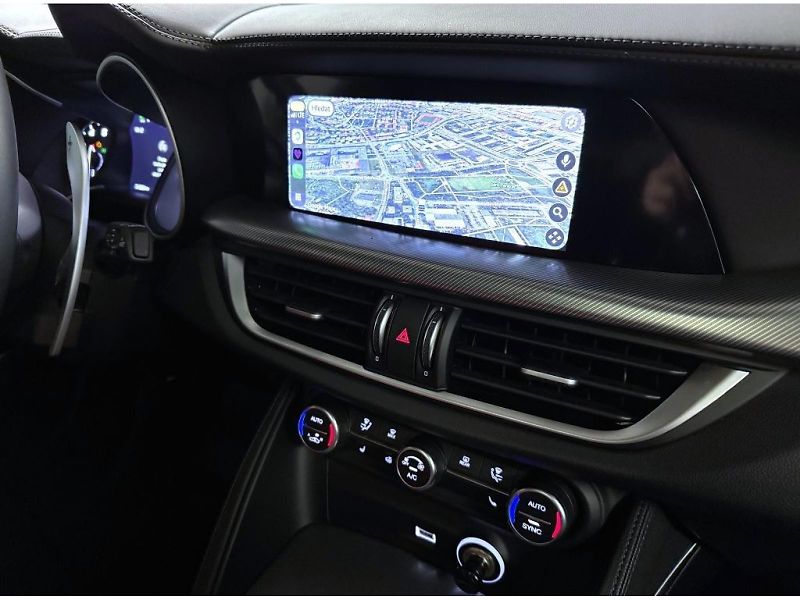 Alfa Romeo Stelvio (2023) 2.0T 280k AT8 ZF Q4 4x4 Veloce - fotka 13 z 22