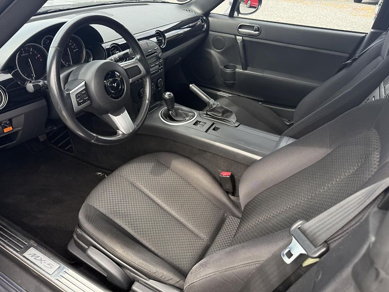 Mazda MX-5 1.8  93kW Roadster 123tkm - fotka 8 z 15