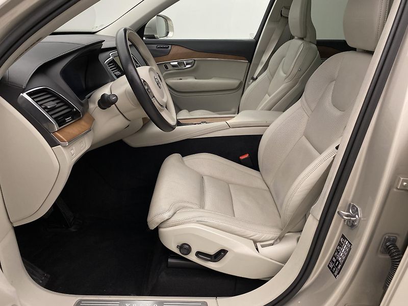 Volvo XC90 D5 AWD INSCRIPTION REZERVACE - fotka 3 z 56
